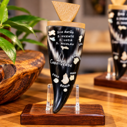 Cabo Verde Traditional Tobacco Box – Handmade Horn Souvenir
